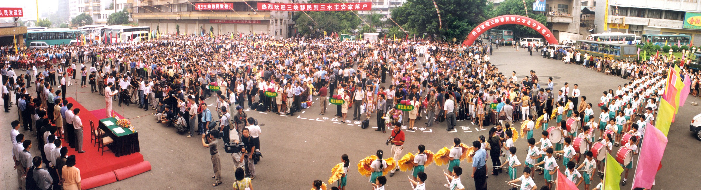 1202名三峡巫山移民2001年8月15日落户广东三水（麦海摄）